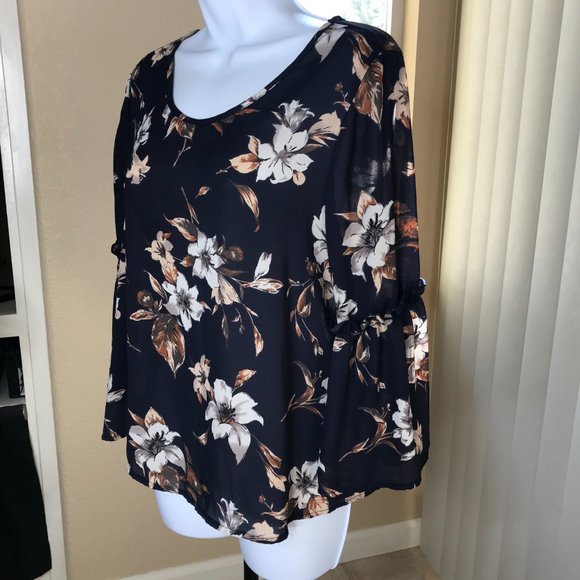 🍐Floral Blouse | Dark Navy | Medium - Picture 3 of 6